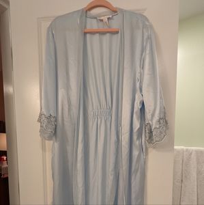 Oscar de la Renta Pink Label Silk Robe with Lace Detail. Baby Blue. Size XL